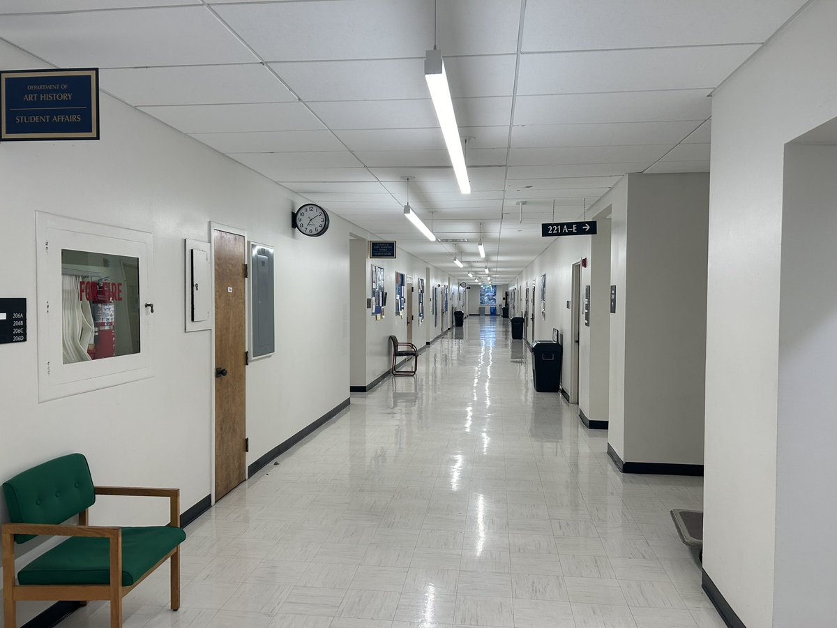 KNXBaird's tweet image. Just hours after another #proPalestinian demonstration on the #UCLA campus.  Things are calm.  Students are rushing to finals.  There are reports that several people were hurt during confrontations with police yesterday.  25 students were cited and released. @knxnews