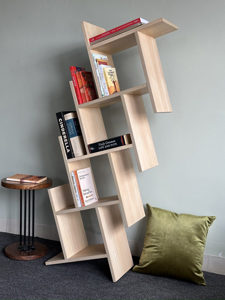 RyleInteriors's tweet photo. Simple bookshelves for your spaces https://t.co/LfRuThc7HZ