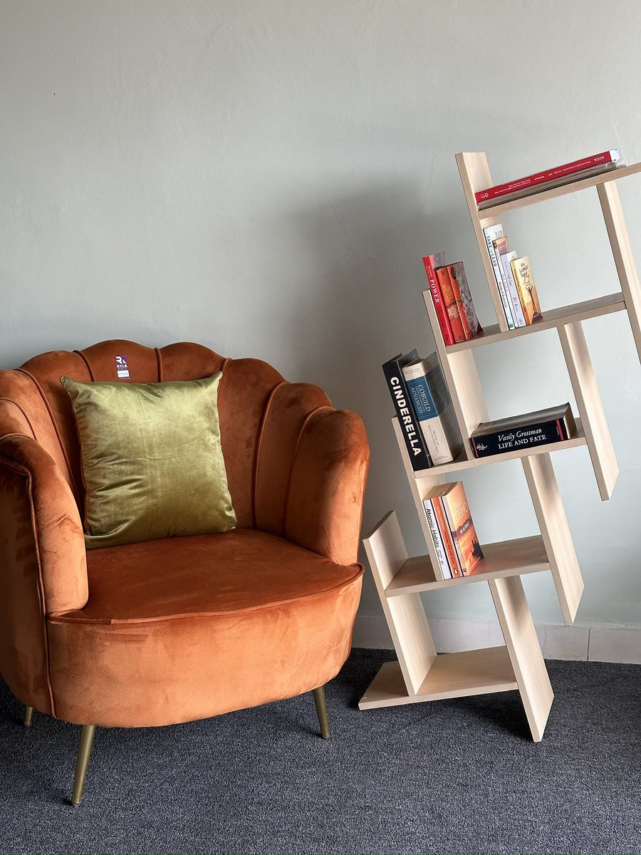 RyleInteriors's tweet photo. Simple bookshelves for your spaces https://t.co/LfRuThc7HZ