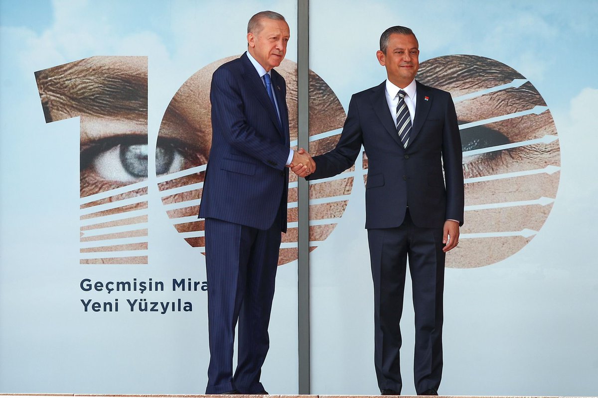 Genel Başkanımız Özgür Özel, Cumhurbaşkanı ve AK Parti Genel Başkanı Recep Tayyip Erdoğan ile Genel Merkez’imizde bir araya geldi.