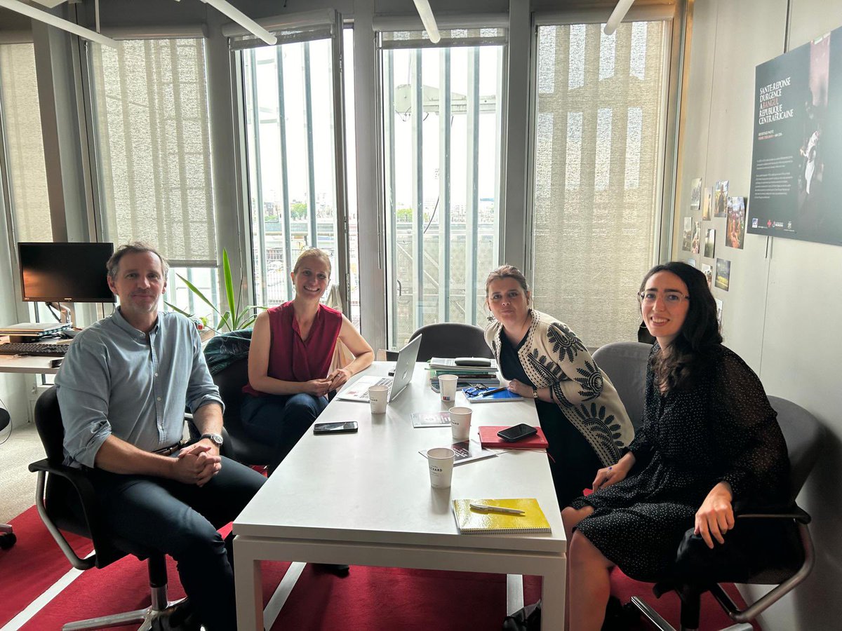 Catalogne_FR's tweet photo. 🤝 Aujourd’hui nous avons accompagné la Direction générale de @cooperaciocat avec les responsables de partenariats avec les organisations de la société civile de l’@AFD_France pour échanger sur la coopération féministe et les différents outils de financement comme les #FSOF https://t.co/ccqlRPvyAL