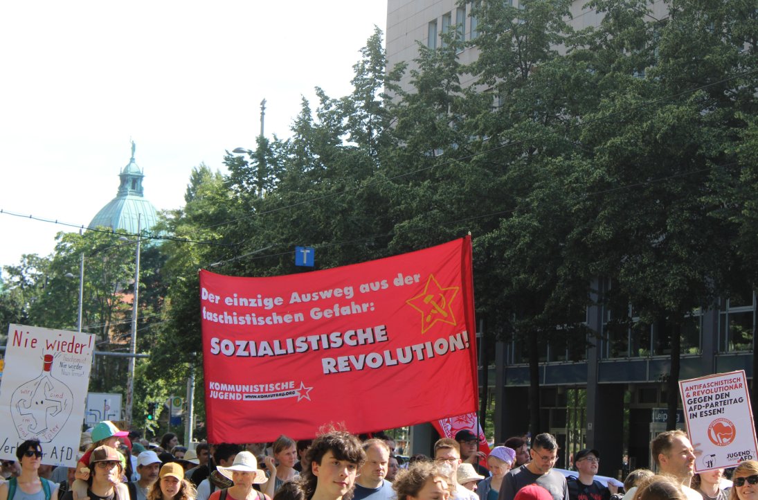 komaufbau's tweet image. #NoAfd-Parteitag in #Essen verhindern! Der einzige Ausweg aus der faschistischen Gefahr: sozialistische #Revolution!