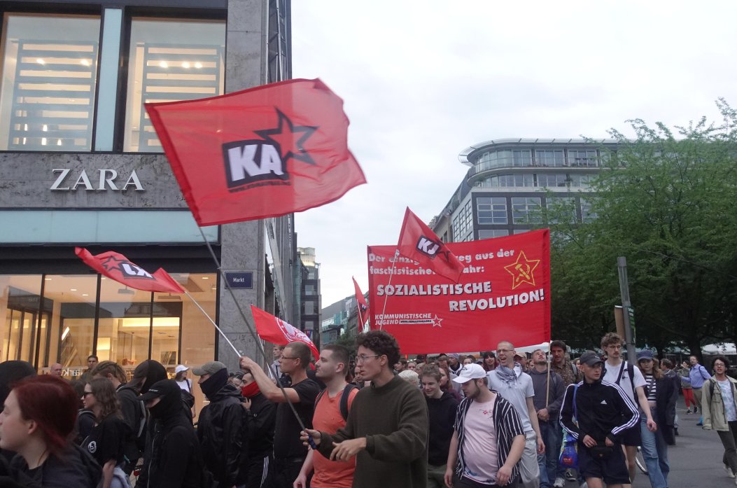 komaufbau's tweet image. #NoAfd-Parteitag in #Essen verhindern! Der einzige Ausweg aus der faschistischen Gefahr: sozialistische #Revolution!