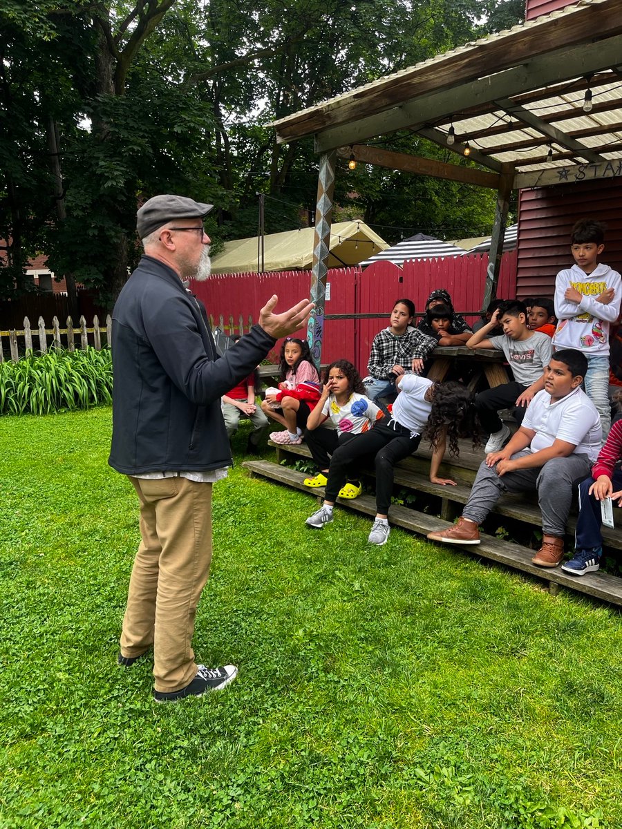 RCSDAMDA's tweet photo. Mrs. Pittinaro & Mrs. Hernandez-Bello's classes visited @HipocampoBooks this week to culminate a project they have been working on. A great opportunity to have our scholars explore our community! #CommunityBuilding #LearnTogether #ExploreRochester https://t.co/Rm9Ol5SMRb