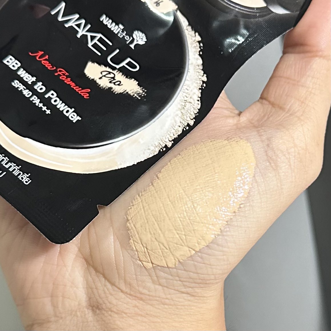 prangchaa's tweet image. BB ซองดำของนามิจะเอามารีวิวกี่รอบก็ชอบบบบบบบบบมาก👀 ปกปิดดี ผิวสวยมากสบายผิว สายกิจกรรมแบบปรางต้องมี เพราะกันน้ำกันเหงื่อได้จริง ทาแล้วออกไปข้างนอก ฉ่ำสวย พิกัด 7-11 ค่า