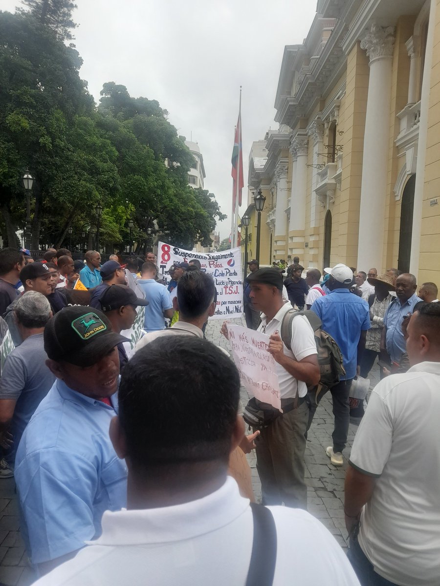 Hay una sentencia firme #615 desde el año 2021 aún  no hay respuesta. desde #TSJ patean y maltratan la esperanza de.los trabajadores de Polar <a href="/NicolasMaduro/">Nicolás Maduro</a> <a href="/jorgerpsuv/">Jorge Rodríguez</a> exigimos justicia