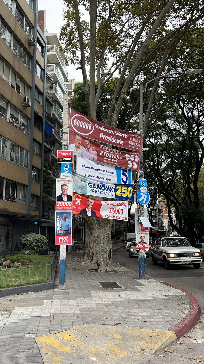 En serio, hablemos de la terrajada tercermundista que representa esta forma de hacer campaña.