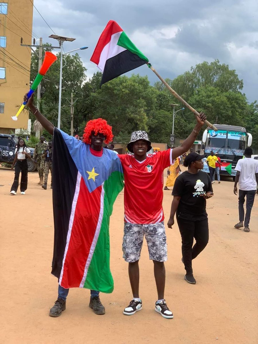 #ديربي_المليون_ميل_مربع تنحاز #للبيت_الكبير الف مبروك المنتخب الوطني السوداني 🇸🇩#صقور_الجديان و هاردلك منتخب الوطني جنوب  السودان 🇸🇸 #النجم_الساطع  … فرحنا لكم … !! بالتوفيق في قادم المباريات 🇸🇩🤍🇸🇸