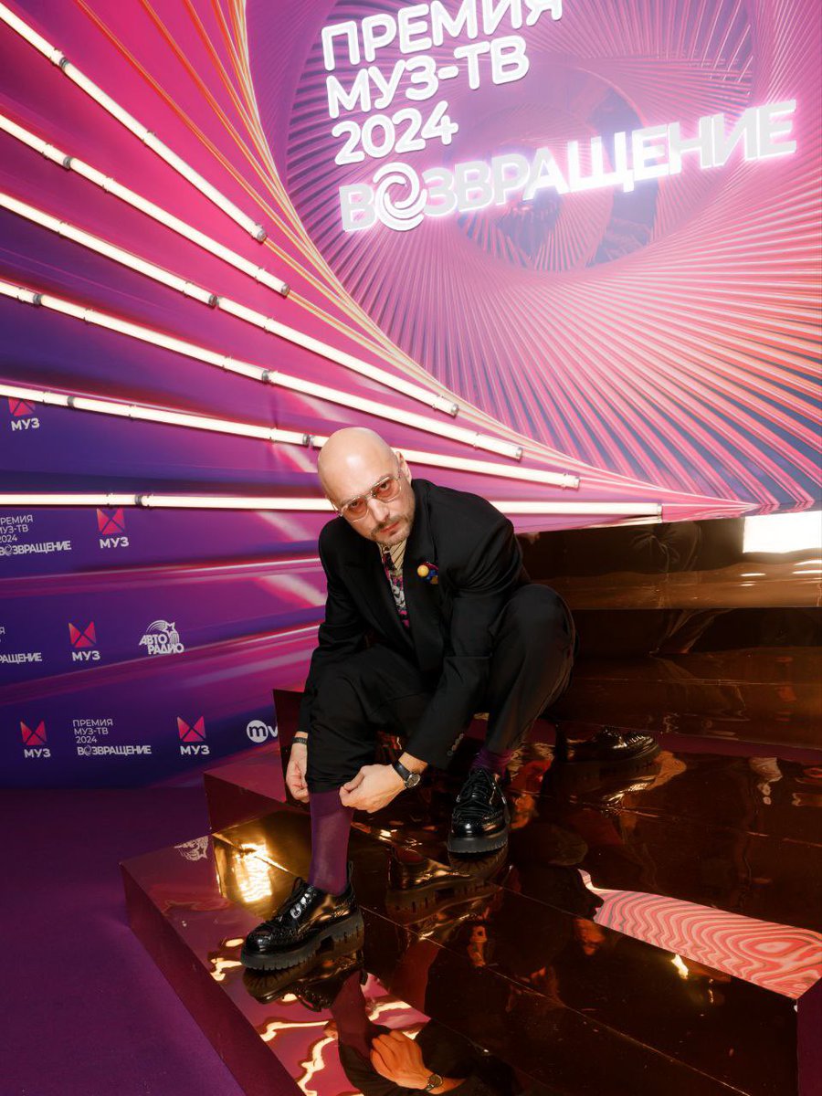 Если твои носки не крепятся прищепками к нижнему белью - ты одеваешься неправильно!

Буду правильно одет на ведении премии Муз-ТВ Возвращение 14 июня!