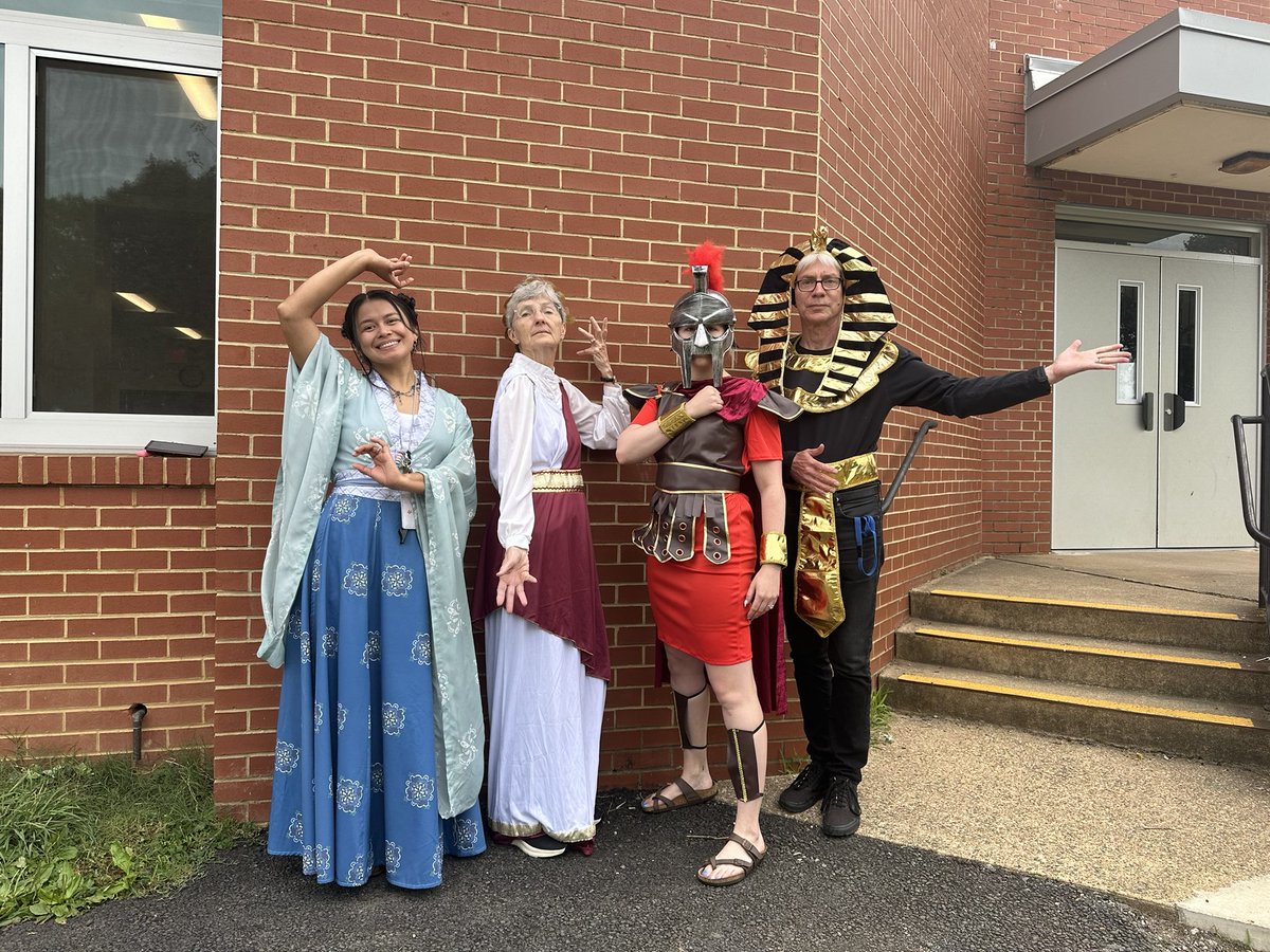 RandolphStars's tweet photo. 3rd Grade Journey Through Time @APSsocstudies https://t.co/CtD7KN5Y6B