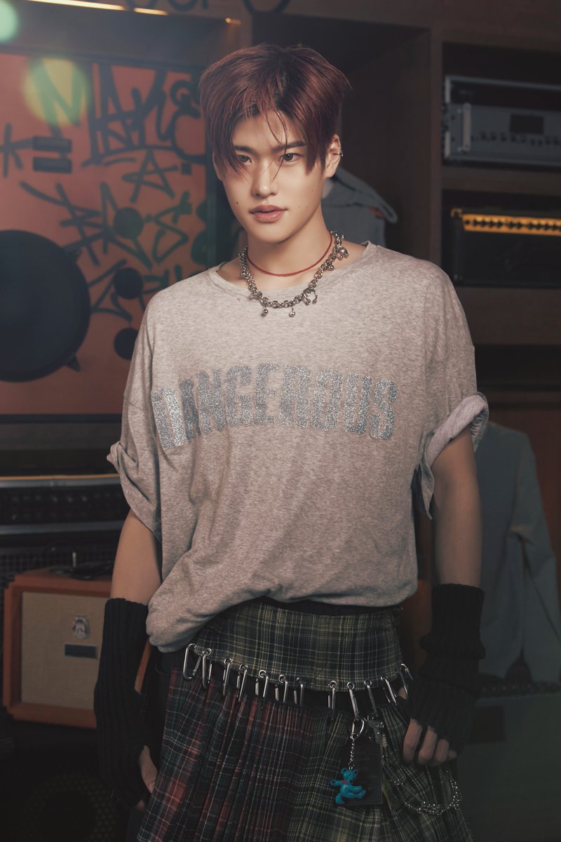 RIIZE_official's tweet image. WHERE IS THAT BASS? #1

RIIZE 라이즈 【RIIZING - The 1st Mini Album】
➫ 2024.06.17 6PM (KST)

#RIIZE #라이즈
#SOHEE #소희
#RISEandREALIZE
#BoomBoomBass #RIIZE_BoomBoomBass
#RIIZING