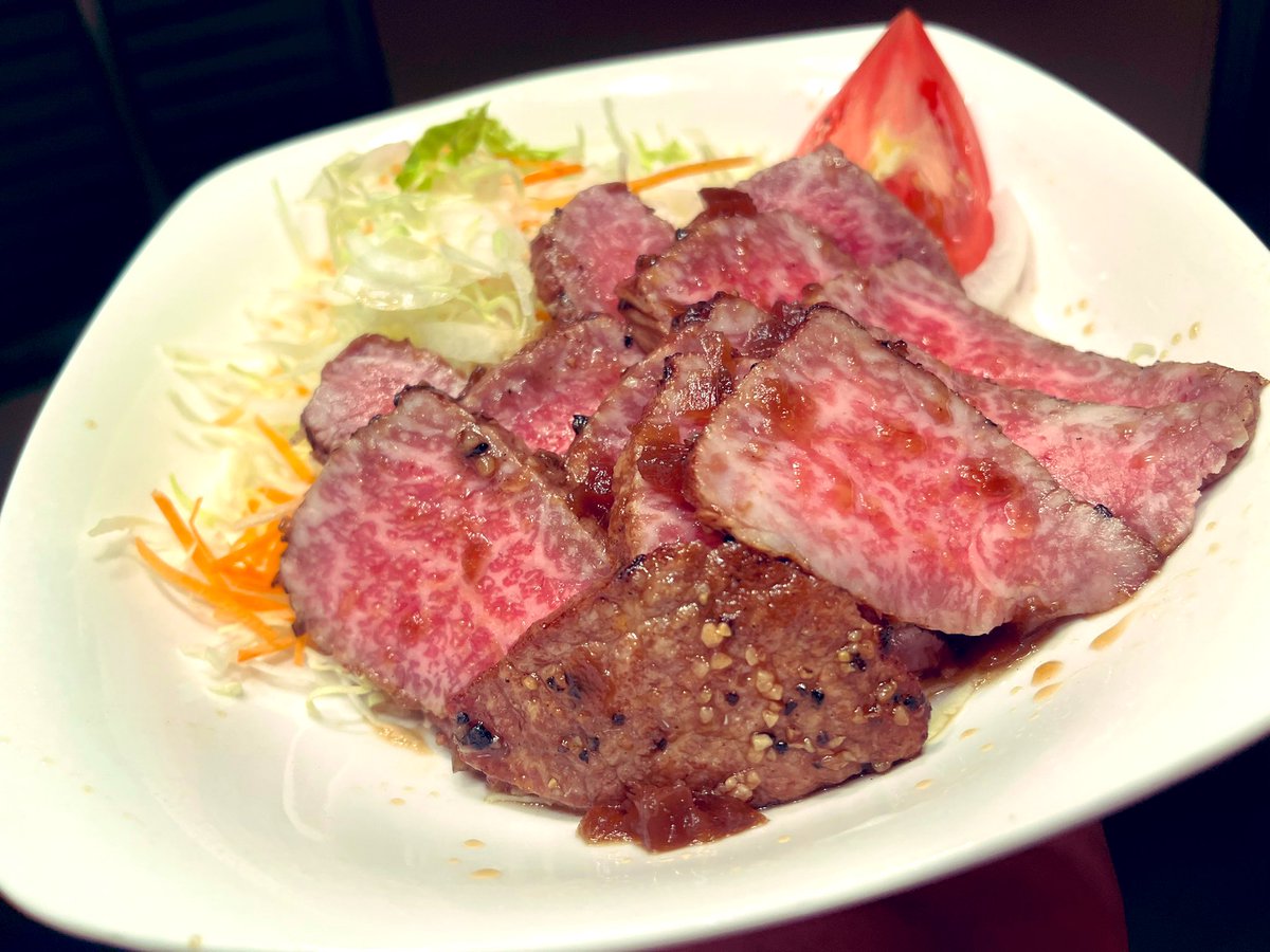 akagi_leo's tweet photo. ローストビーフ😋
ちょっと霜降ってたけど
それがまた柔らかくて美味しかった✌️
大成功だね!
#leoskitchen https://t.co/BV3rR4ruu9