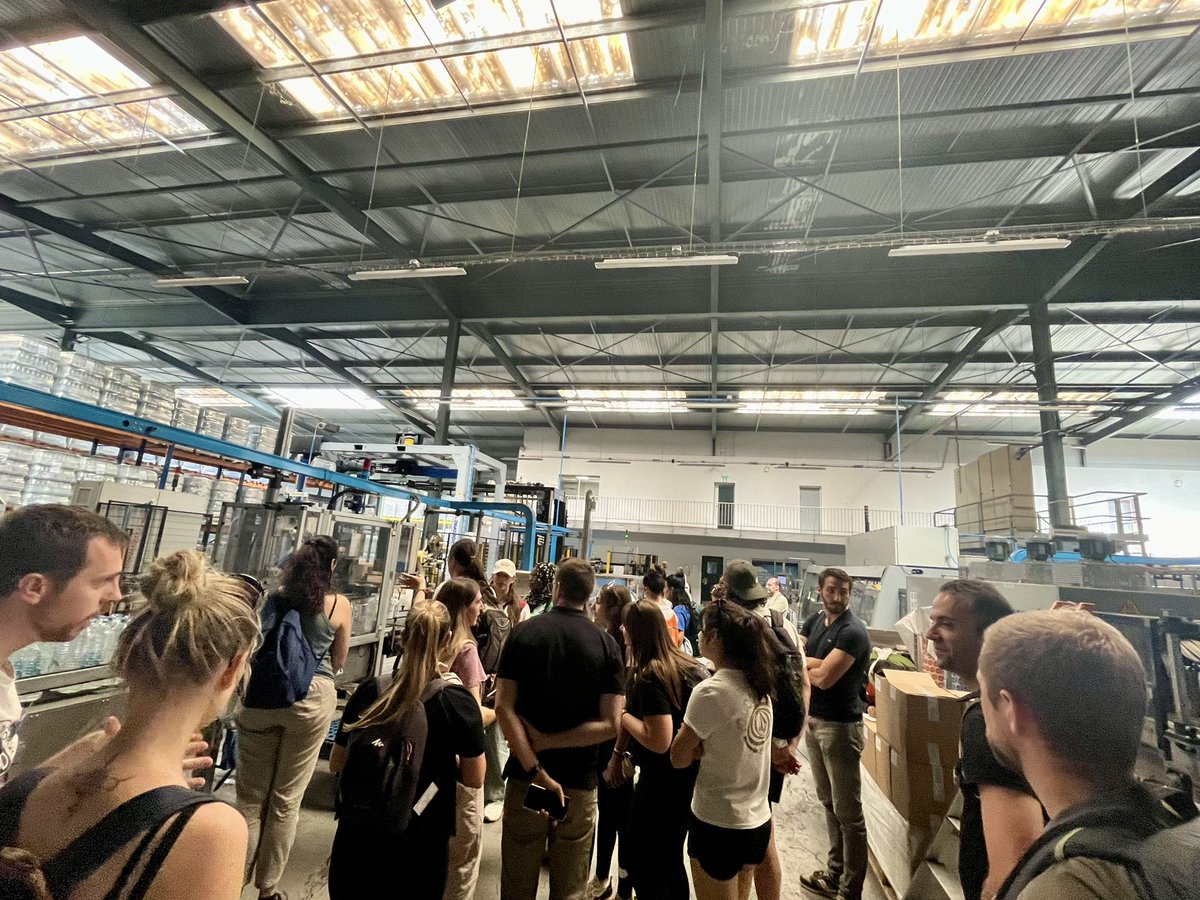 _Lucasb__'s tweet photo. #SummerSchool day 2 : field trip to Zilia to study the geology of the spring in fractured Hercynian rocks. Visit to the @EauZilia bottling plant and discussion on groundwater protection in an industrial context. Hydrogeological modeling and training with scientific instruments. https://t.co/9Fo6Hzn2Gl