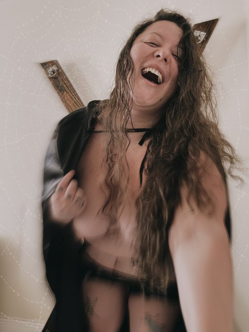 I live to cackle at the patriarchy! Every time I chip away at it by breaking down men&rsquo;s ego!! Let me<a href="/tag/keyholder"class="tags"><span>#keyholder</span></a>