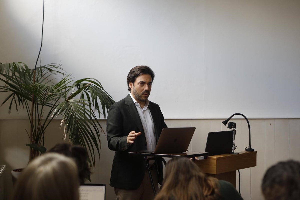 EmbPaisesBajos's tweet photo. 📝Hoy ha tenido lugar el Seminario de herramientas de financiación internacional para industrias culturales y creativas. Gracias a todos los participantes por su asistencia y, especialmente, a los ponentes: Ignasi Guardans, Ángel Rebollo, Marianne Poncelet y José Cruz. https://t.co/ynCkqtGkNq