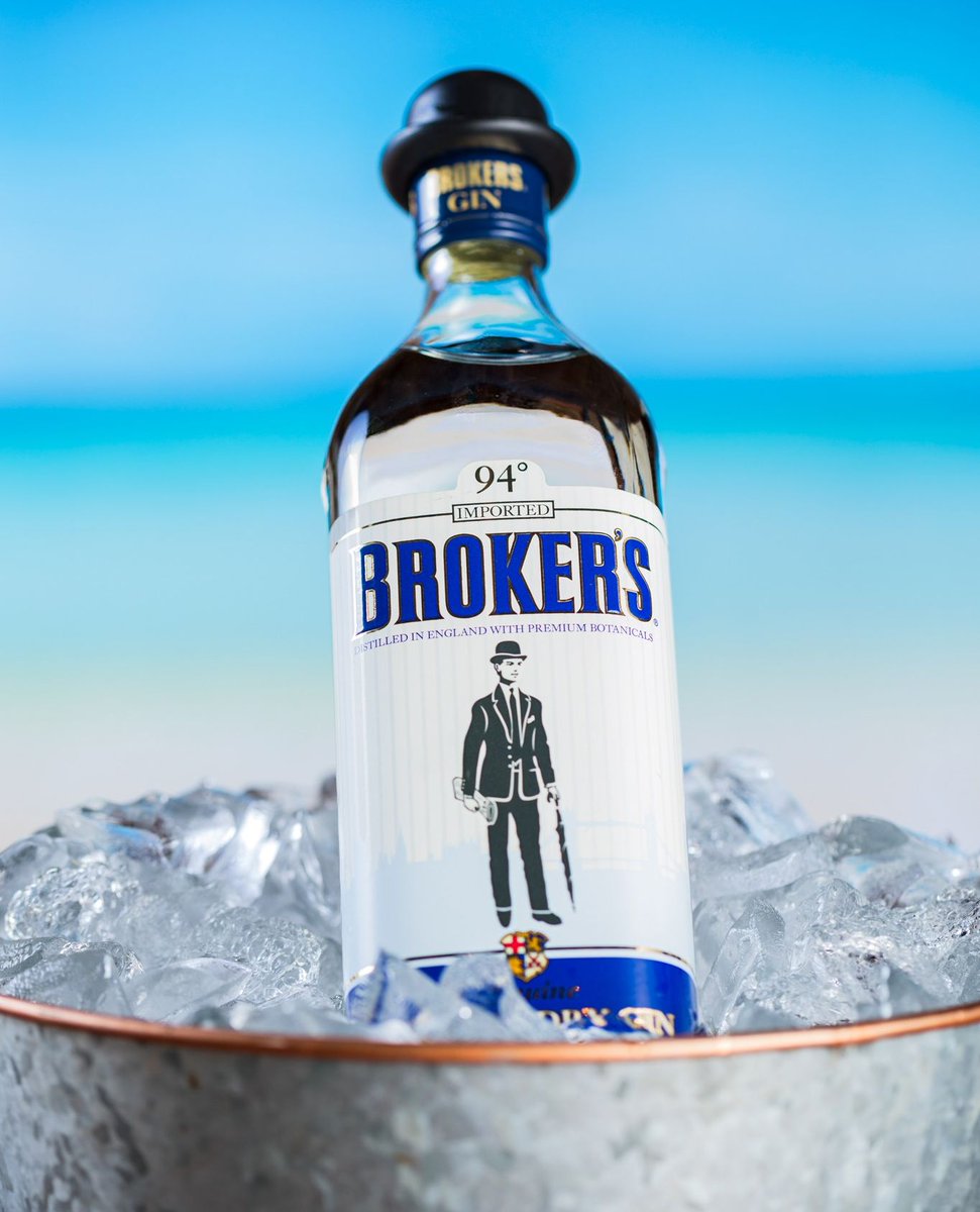 We can't be business all the time. 🎩🌴 #brokersgin #vacationmode