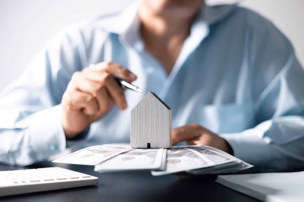 BlueWaterMtg's tweet photo. Feeling overwhelmed by high-interest debts? #CashOutRefinancing might be the game-changer you need! You can leverage your home’s equity to pay off credit cards, medical bills, and more. Here’s how it works: https://t.co/uZiDhookY7 https://t.co/uLECOw0He9