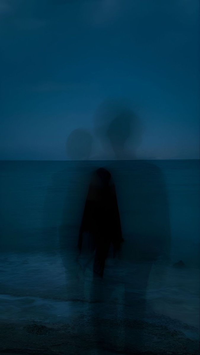 Ben yakın sen uzak
Ya sen yakınlarımda ben ırak
Ansızın sızım yakardı en derinden
Sana her kavuşmam elzem
Ben bu yangını söndürmem.