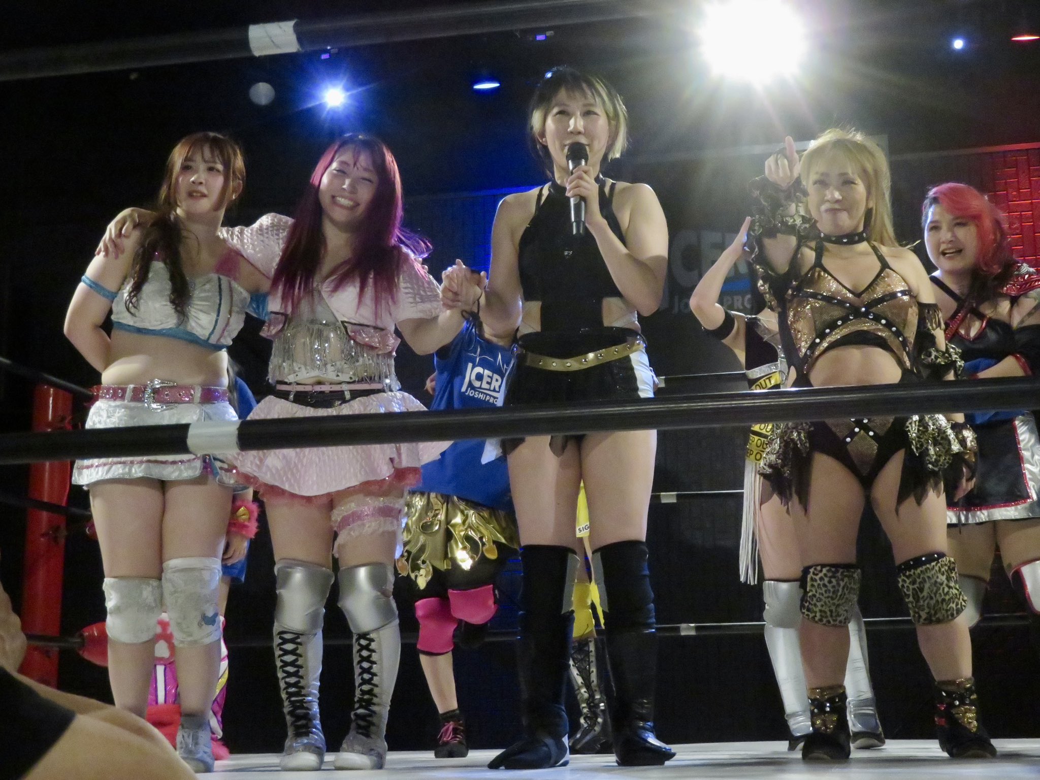 紫雷美央 プロレスラー 2024.6.8アイスリボン#1351道場マッチ エンディング メインで勝利した紫雷美央選手が締めた「プロレスでハッピー!アイスリボーーン!」 #紫雷美央 #星ハム子 #神姫楽ミサ #しのせ愛梨紗 #iceribbon #はっぴぃかめら #希望のリング #pw_jto #GanPro #信州 ...