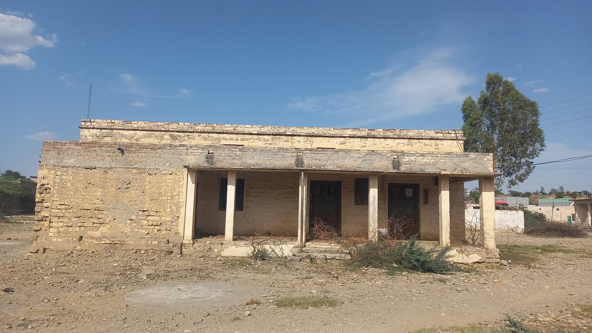 amsajid80's tweet photo. Can somebody tell Madam CM @MaryamNSharif that this is also state of health facility in a far flung village #Makhadsharif of District Attock in her province for thousands of inhabitants. https://t.co/ysdcElf2xF