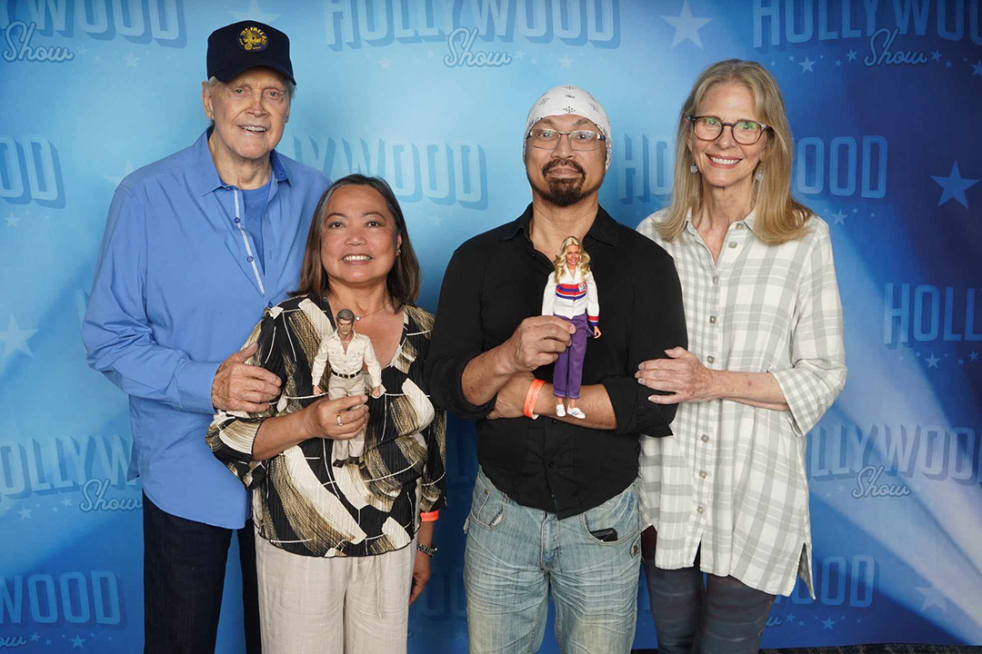 ncruzdollart's tweet photo. I finally get to meet the #bionic duo #LindsayWagner &amp; #LeeMajors We brought along a #SixMillionDollarMan  &amp; #Kenner #BionicWoman I #repainted/#restyled &amp; met creator #KennethJohnson &amp; #RichardAnderson who played #RudyWells.  See more at https://t.co/Iepl3tHvr1 #DreamsToReality https://t.co/TDstTMNADK