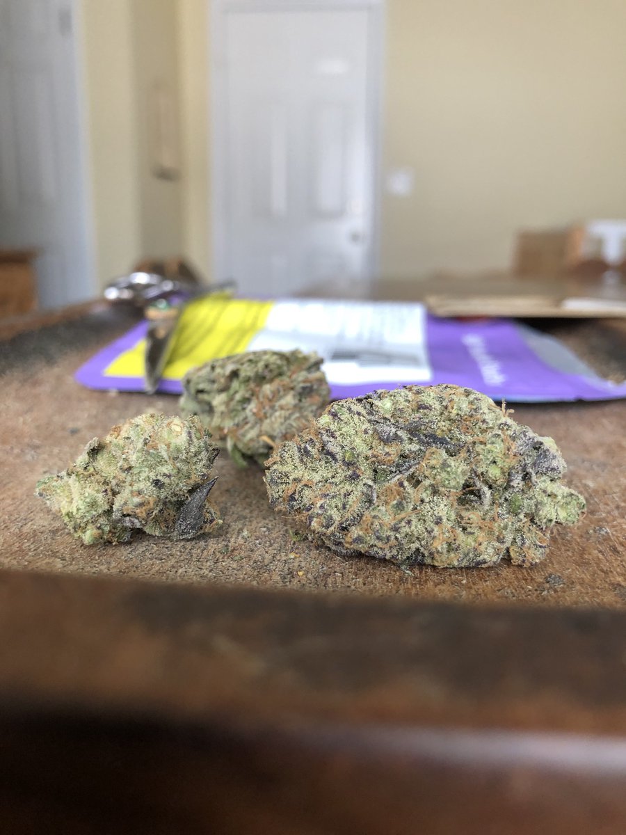 Purple Gushers by <a href="/BudsPineapple/">Pineapple Buds</a> 

Similar profile to the Fruit Loopz by Simply Bare. 

OG Rating = 78