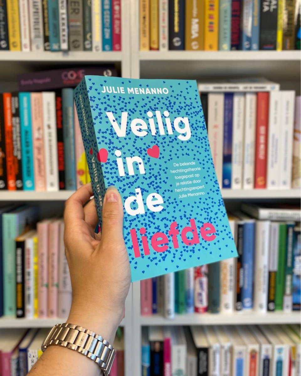 💖 NIEUW 💖 'Veilig in de liefde' van Julie Menanno is voor iedereen die verlangt naar een liefdevolle, stabiele relatie waarbij je je veilig en geborgen voelt.

Meer weten over dit boek? 👉 l8r.it/Rv35