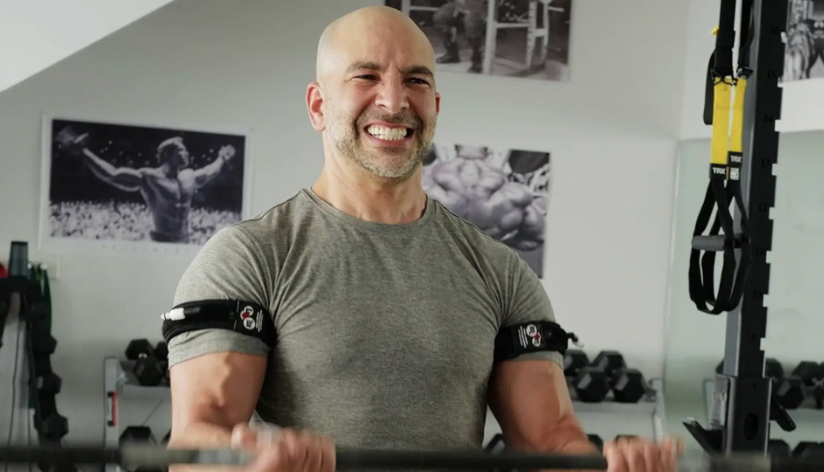 George 🧬 (@giorgallidis) on Twitter photo This is Peter Attia.
He's the #1 longevity doctor in the world & hiring him costs patients $150,000 per year.
His message? Exercise is the only longevity drug you'll ever need.
His 10-step routine to living a longer and healthier life: This is Peter Attia.
He's the #1 longevity doctor in the world & hiring him costs patients $150,000 per year.
His message? Exercise is the only longevity drug you'll ever need.
His 10-step routine to living a longer and healthier life: