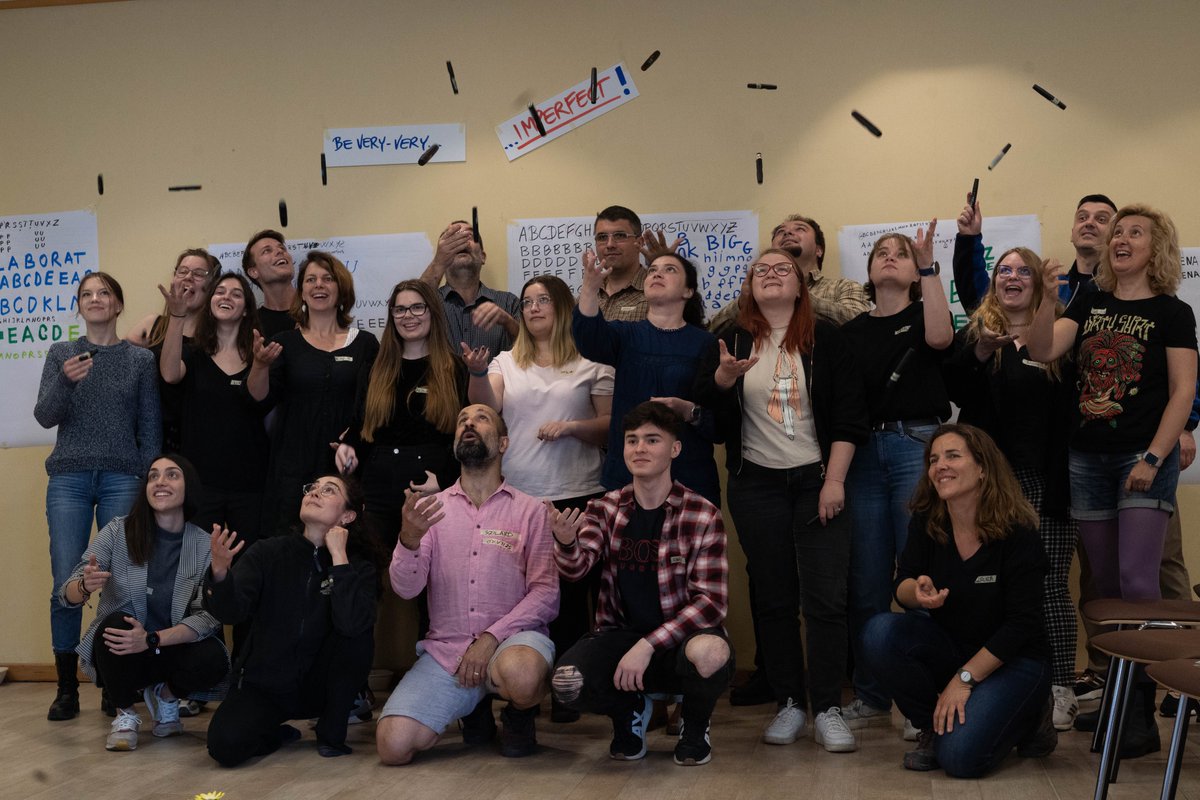 visionary_eu's tweet photo. Just wrapped up an incredible workshop in Brașov, hosted by @highclere2018, focused on building capacity for young and early-stage researchers!

We brought together 12 brilliant minds from Spain, Denmark, Germany, the UK, and Romania. Thanks to @Grafacity_eu &amp; HOF Hărmanfor! https://t.co/Axpug3DBYg