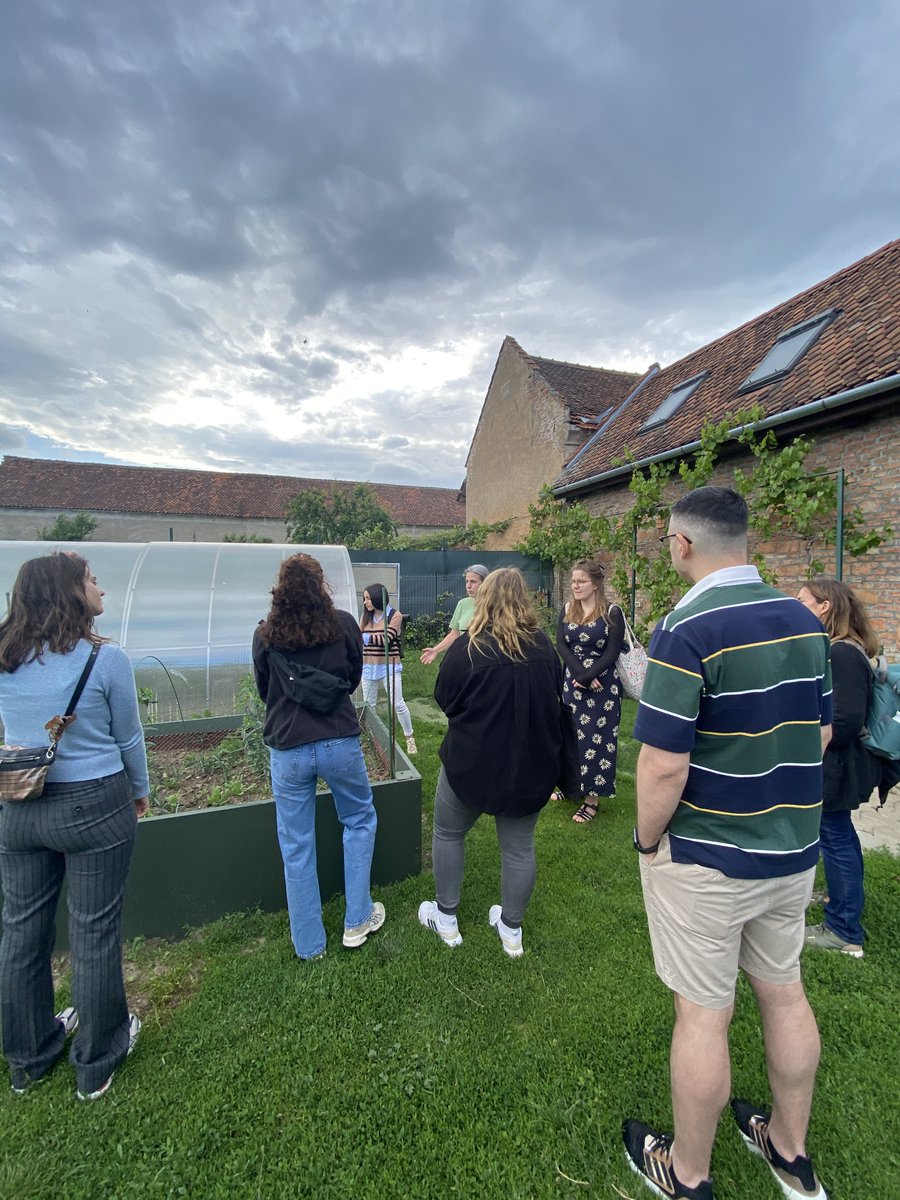 visionary_eu's tweet photo. Just wrapped up an incredible workshop in Brașov, hosted by @highclere2018, focused on building capacity for young and early-stage researchers!

We brought together 12 brilliant minds from Spain, Denmark, Germany, the UK, and Romania. Thanks to @Grafacity_eu &amp; HOF Hărmanfor! https://t.co/Axpug3DBYg