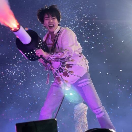 park07k's tweet photo. — RT/REPLY to trend! 🌟

HAPPY JINDEPENDENCE DAY 
KIM SEOKJIN IS BACK
#WelcomeBackJin
#WelcomeHomeOurAstronaut
#TheAstronautHasLanded https://t.co/BRbLS2CsD8