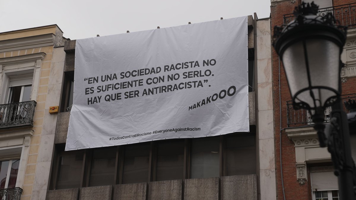 No se quien es Makakoo pero me uno a su campaña, porque es un tema importante y que hoy día tiene mucha vigencia  #TodosContraElRacismo