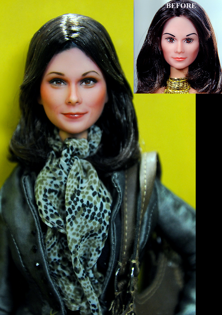 ncruzdollart's tweet photo. #Hollywoodshow #BurbankCA &amp; had the great pleasure of meeting w #CharliesAngels, #KateJackson.  Highlight was her seeing the #OOAK #repaint. She signed the box "To Noel, You got me! Love, Kate Jackson." Truly a special moment as Kate rarely makes public appearances. https://t.co/L2Rnn33Vx0
