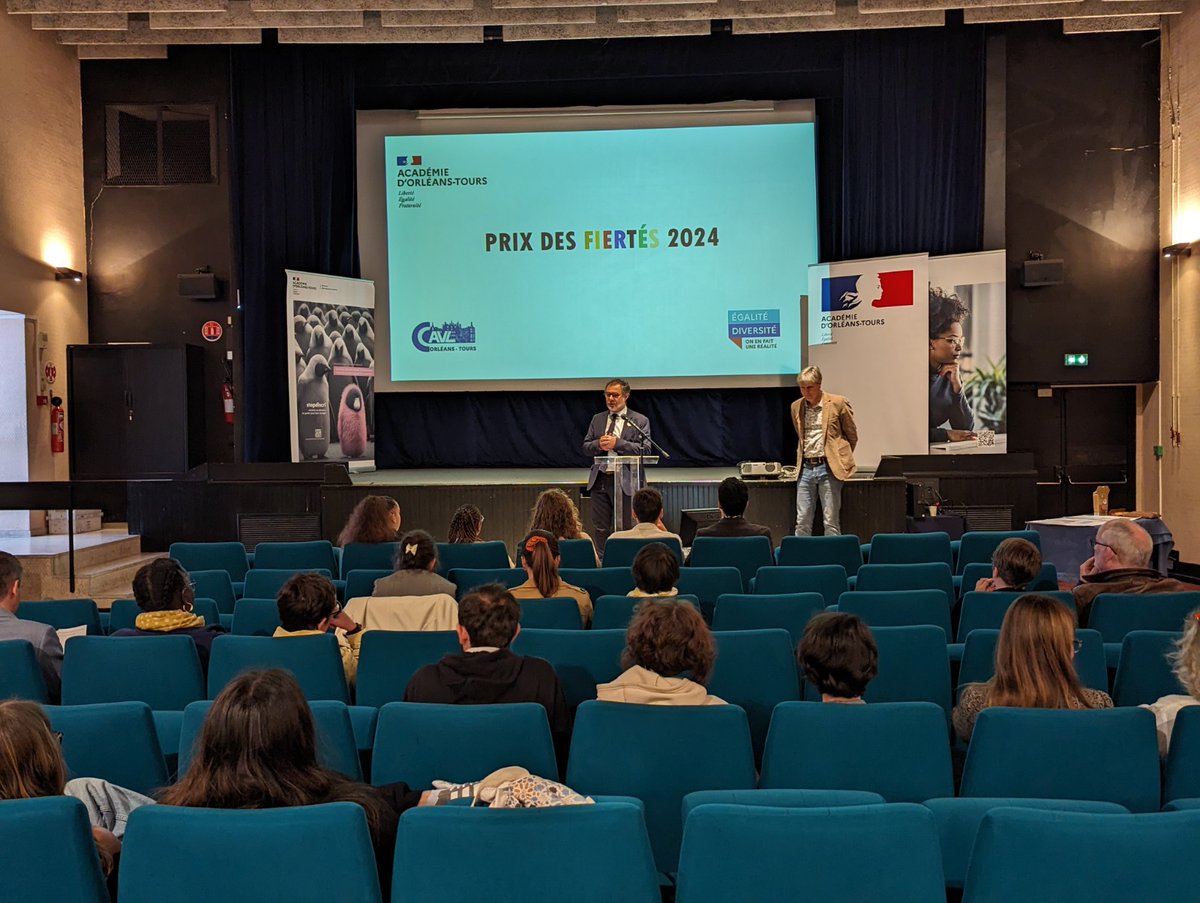 ac_orleanstours's tweet photo. La première édition de la remise du Prix des Fiertés s'est déroulée aujourd'hui au @reseau_canope 📍

🏆Prix des fiertés : @LyceeJBaker (28) ;
👥Prix du public : Lycée H. Brisson (18) ;
✨Mention spéciale du jury : @lef_officiel45 (45).

Bravo à tous les lauréats 👏👏 https://t.co/SCh7GgMJBt