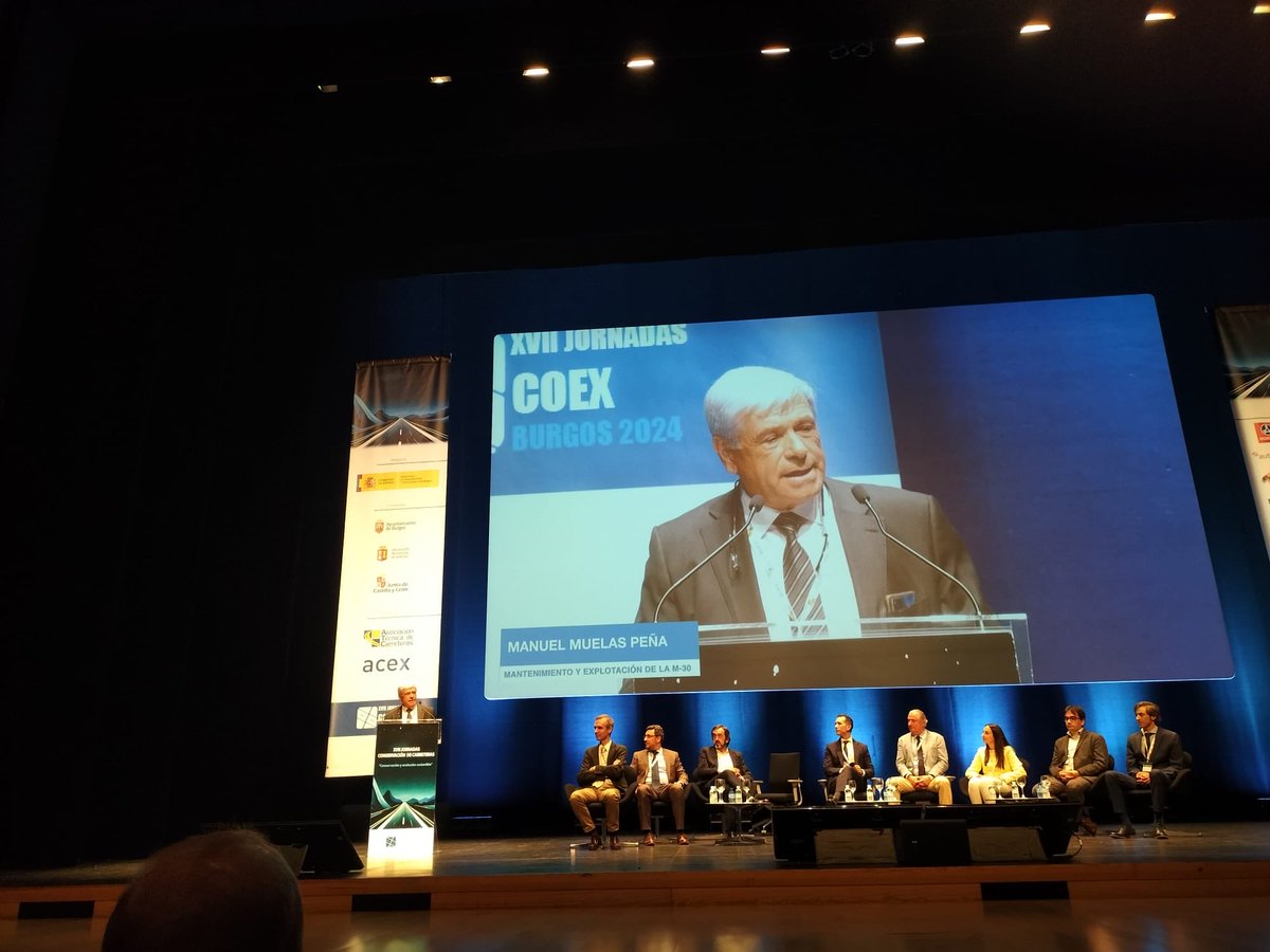 Calle30Madrid's tweet image. Lección magistral de Matemáticas de Manuel Muelas, director técnico de Emesa en #MadridCalle30, a cuenta de la implementación de grafos para la señalización de equipos en infraestructuras complejas de transporte como la #M30.