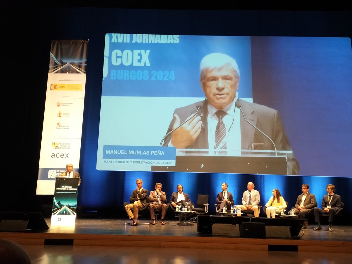 Calle30Madrid's tweet image. Lección magistral de Matemáticas de Manuel Muelas, director técnico de Emesa en #MadridCalle30, a cuenta de la implementación de grafos para la señalización de equipos en infraestructuras complejas de transporte como la #M30.