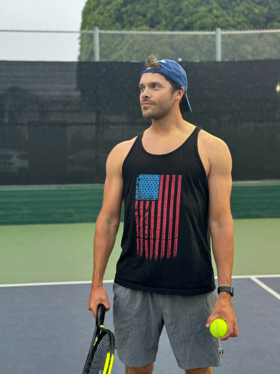 GM everyone ☀️

In my time away from X I started playing tennis 🎾 

Would you guess I’m good or bad? 🤔