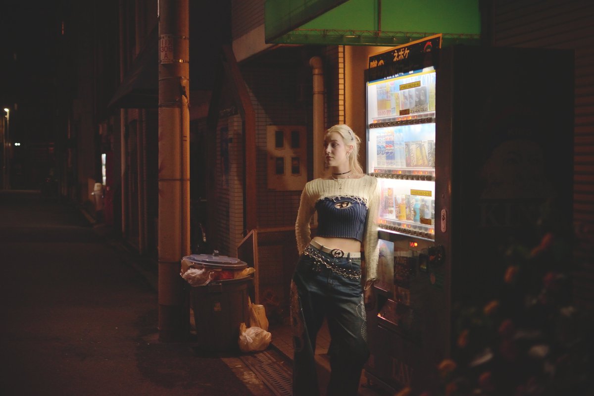 model:𝒔𝒐𝒑𝒉𝒊𝒆
自販機