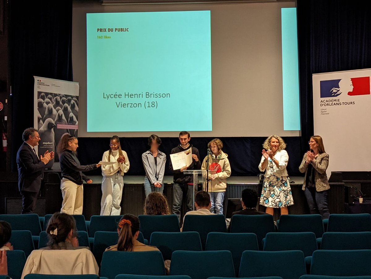 ac_orleanstours's tweet photo. La première édition de la remise du Prix des Fiertés s'est déroulée aujourd'hui au @reseau_canope 📍

🏆Prix des fiertés : @LyceeJBaker (28) ;
👥Prix du public : Lycée H. Brisson (18) ;
✨Mention spéciale du jury : @lef_officiel45 (45).

Bravo à tous les lauréats 👏👏 https://t.co/SCh7GgMJBt