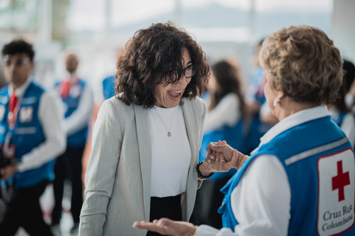 cruzrojacol's tweet photo. 👏🏼 A esta hora damos la bienvenida a la Presidenta de la @CruzRojaEsp , María del Mar Pageo. 

Nos complace recibirla en su primer viaje a una Sociedad Nacional junto con su equipo:
✅ Dra. Asunción Montero
✅Dra. María Ángeles Cacereño
✅Dra. Julia Pastor

Hilo {1-3} https://t.co/vfWY5RjTuE