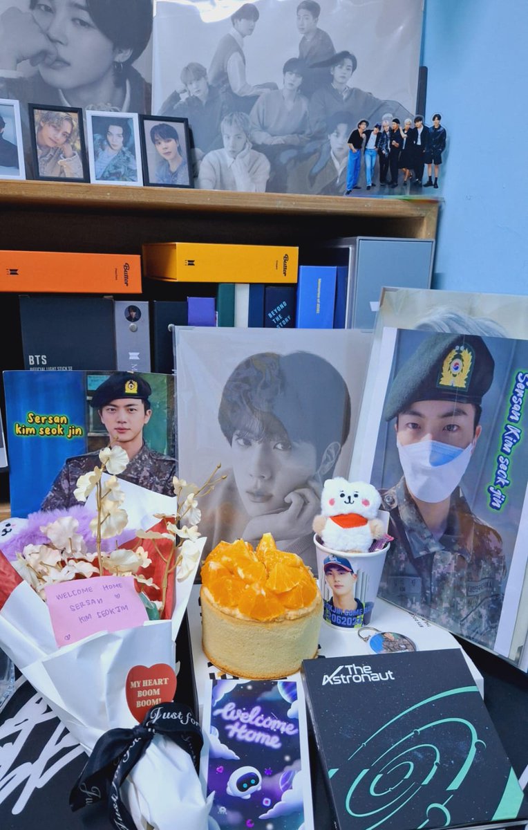 ErilnaM30844's tweet photo. KIM SEOKJIN IS BACK
#WelcomBackJin
#WelcomHomeOurAstronaut
#TheAstronautHasLanded
🐹🐹🐹💜💜💜💜 https://t.co/ynpK943BBr