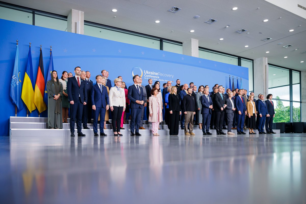 🇧🇪🇺🇦 At #URC2024, governments, int'l organisations, business &amp; civil society gathered to mobilise continued support for recovery, reconstruction, reform &amp; modernisation of #Ukraine.

Belgium reiterated its long-term support to Ukraine’s resilience and reconstruction.

[1/4]⤵️