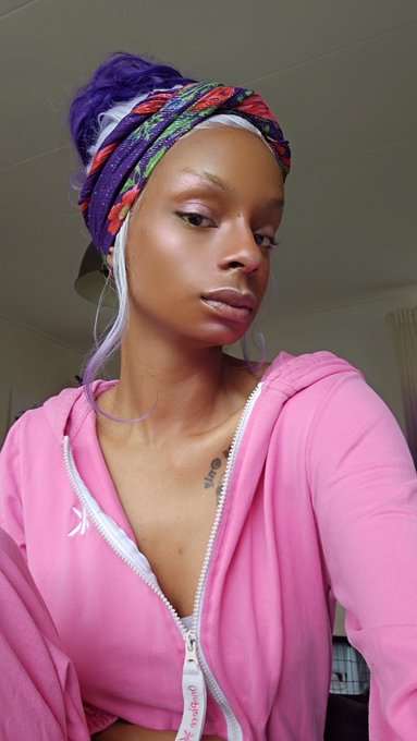 Girlies if you have never done no makeup just highlighter imma need yall to try that one out for me.  Oh