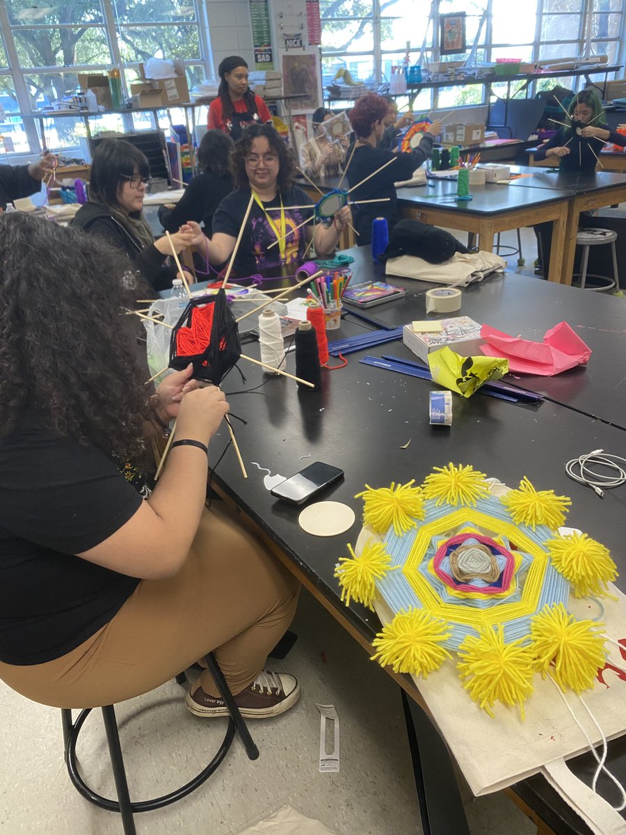 NewmanKaileigh's tweet photo. Our @AldineArt leaders creating June art learning opportunities! 

Today @MacArthur_AISD artists are a weaving God’s Eye. 

They also have had opportunities to explore, investigate other art techniques in their sketchbooks 

💜@drgoffney @adbustil 🩵

#MyAldine
 #AldineArtLegacy https://t.co/hIHBxG0ZS6