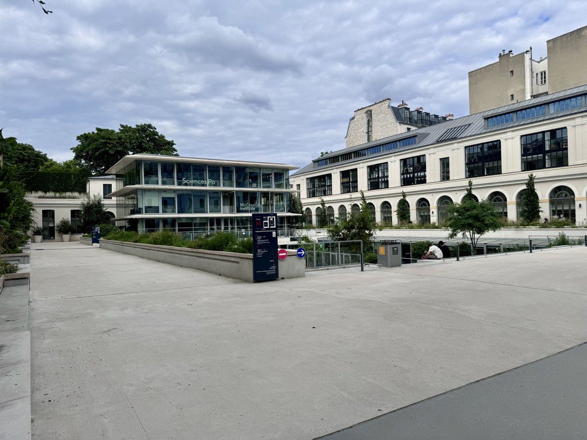 📖🎙️ Échanges passionnants la semaine dernière à Sciences Po dans le cadre de la présentation de l’ouvrage de Christian Lequesne "Le Diplomate et les Français de l’étranger”.