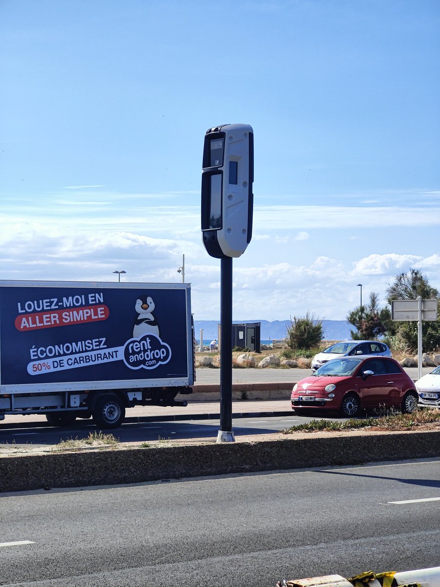 DavidLaMars's tweet photo. 📢 Deux nouveaux radars crépitent sur l'avenue Pierre Mendès-France avant et après l'escale Borély pour nous calmer. 30km/h c'est bien ça ? 💰 https://t.co/0brY6leLGC