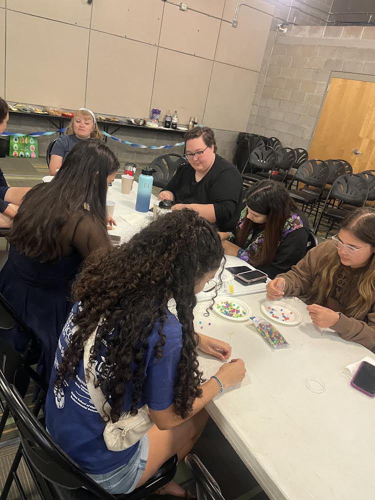 CarmichaelLab's tweet image. After more than 11 years at DISL, our Lab and MSN manager, Elizabeth, has taken a new job with NOAA in their Disaster Preparedness Program. The Carmichael lab sent her off with a surprise party and friendship bracelets! We wish you the absolute best in your next chapter!