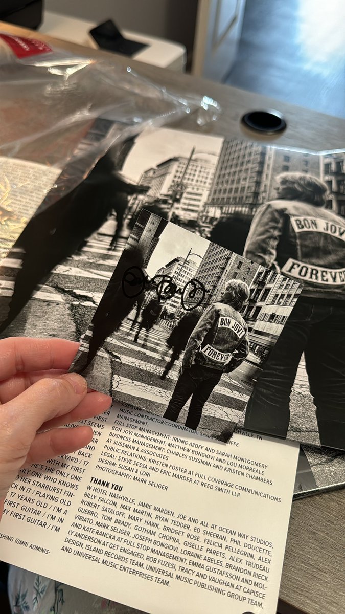 redcandiapple's tweet photo. @BonJovi Love the album, but disappointed with the limited edition signed copies. Should have read the fine print. The large print was very deceiving. The CD and album are not signed at all. It’s a tiny paper insert. Very disappointed. https://t.co/TdFSNnYmjT