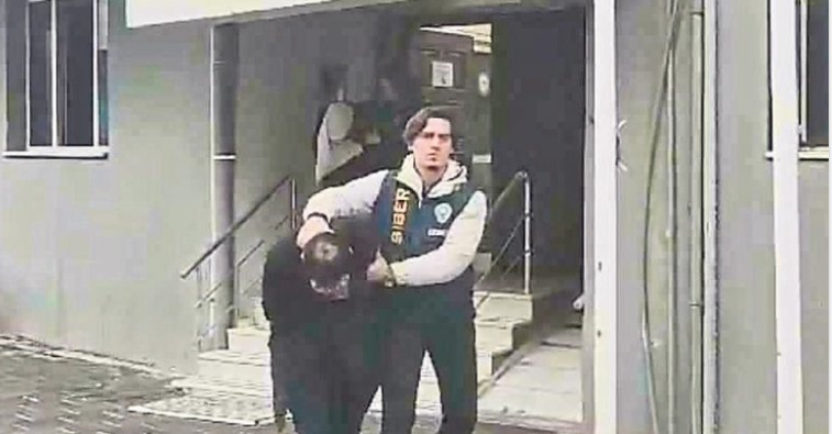 Fedlan Kılıçaslan Siber-7 operasyonunda tutuklandı sonra nasıl hemen serbet kaldı? Soruyoruz yeniasir.com.tr/izmir/2023/11/…