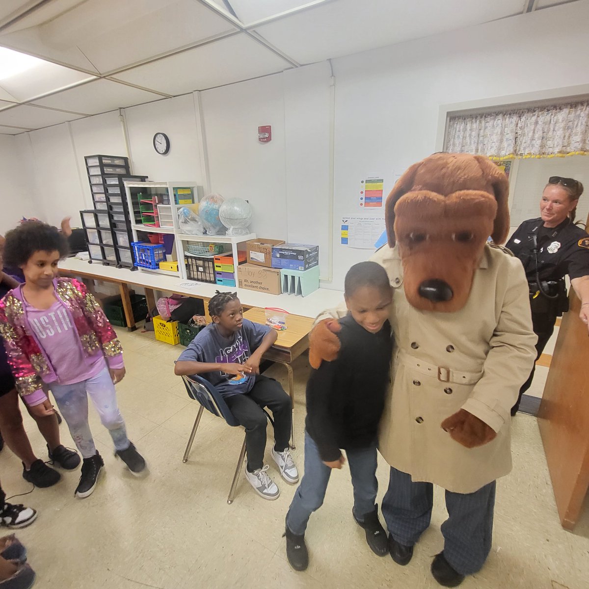 driddick73's tweet image. McGruff the Crime Dog and the @PortsmouthPD supported @CradockES for field day and to continue recognition of Gun Violence Awareness!! @ebracyPPS @cardellpatillo @Sand120513 @PortsVASchools @cityofPortsVA @McGruffatNCPC #ppsorangeout